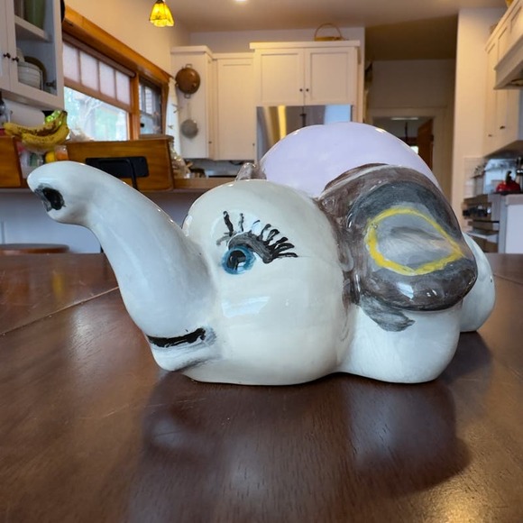Studio Pottery Elephant Piggy Bank Hand Painted w Stopper Signed Juliana Vintage - Picture 3 of 13